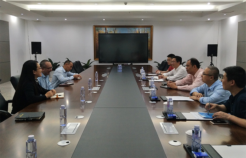 Lin Yitao, deputy secretary of the Party Working Committee and office director of Bantian Sub-district Office, and his party listened to the report in KTC’s meeting room