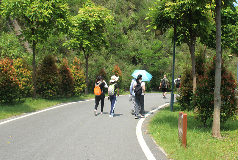 “约会”红花湖|金沙9001cc 公司组织员工开展18km徒步活动